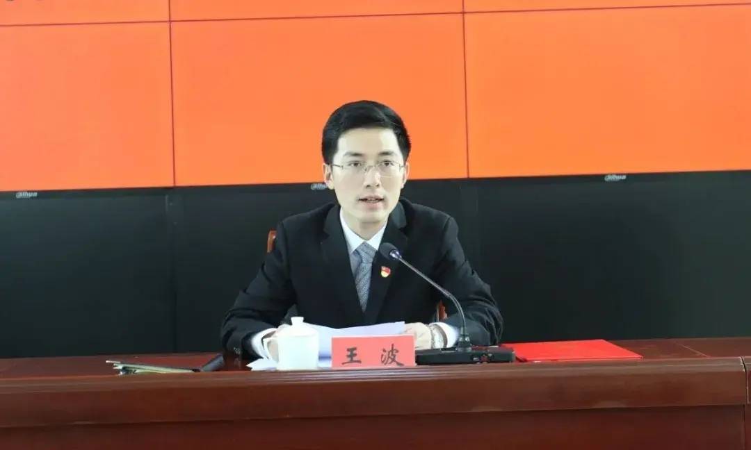 曾是全国最年轻县长和县委书记,37岁升任副厅,为什么是他?