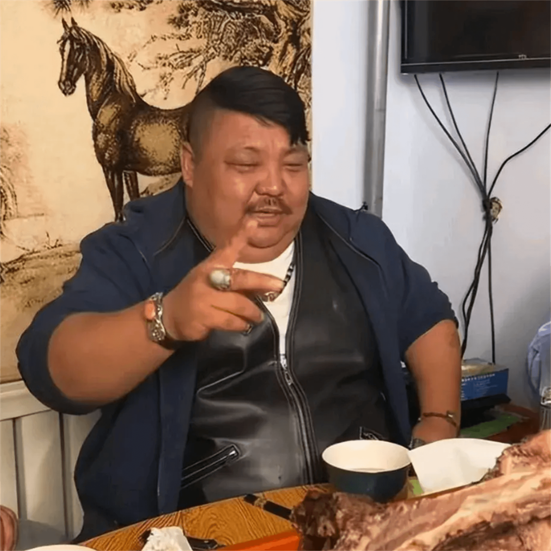 尽管为人老实的恩克,不介意毛子哥拿自己去当流量,但是看到