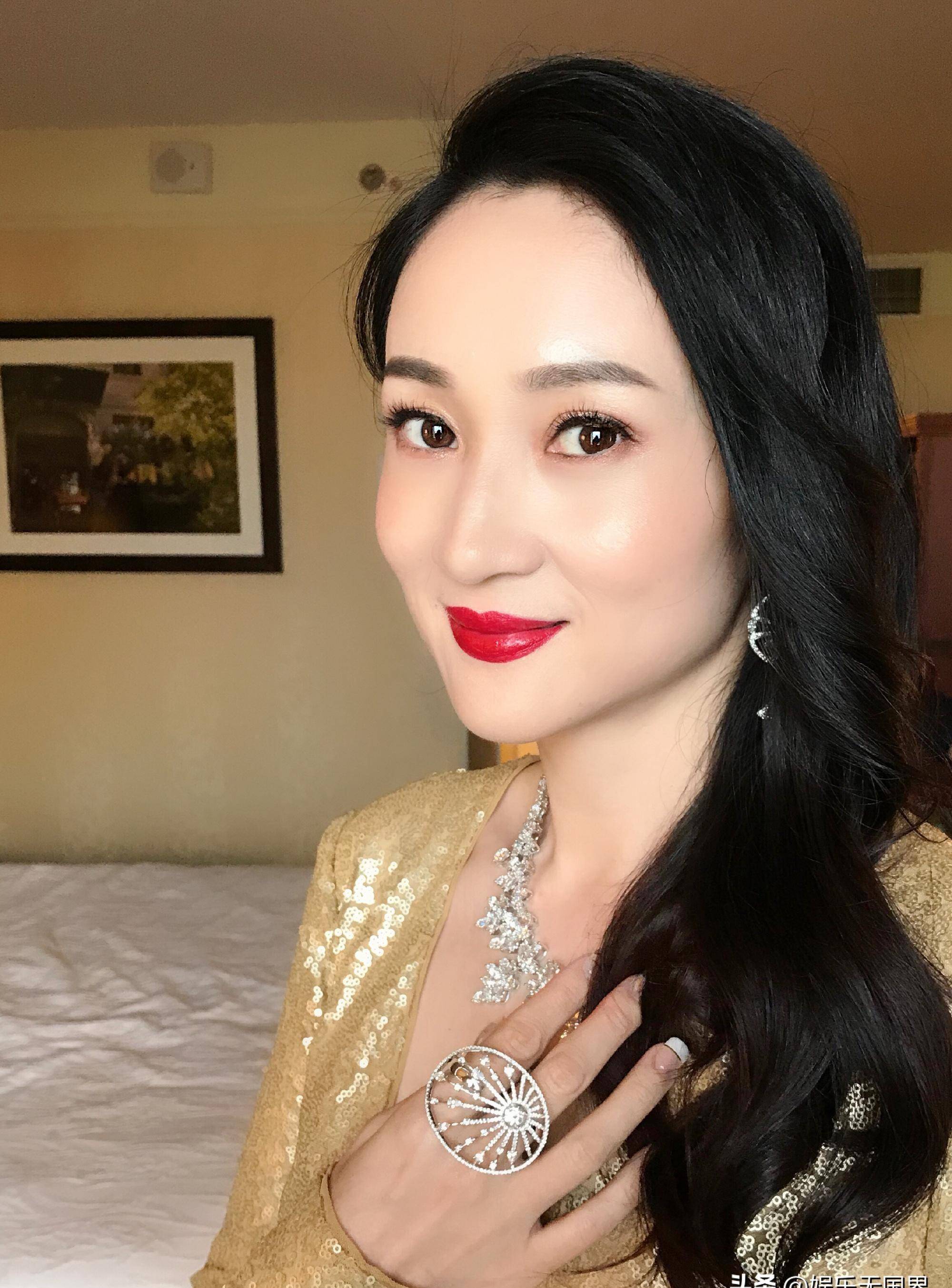 国内10位70后女明星,俞飞鸿与温峥嵘长的也太像了,曾黎最美