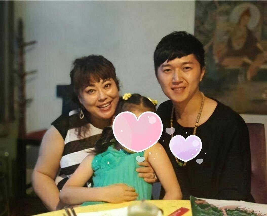54岁李菁菁:三婚三离,老公一个比一个小,患癌后与女儿相互依靠