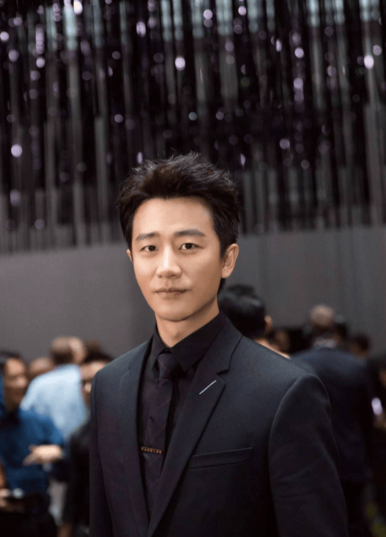 陈道明说对了!不演戏就"消失"的黄轩,早已走上了另一条大道