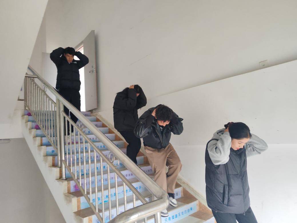 墨竹众创空间联合县城投净土开展地震应急疏散演练