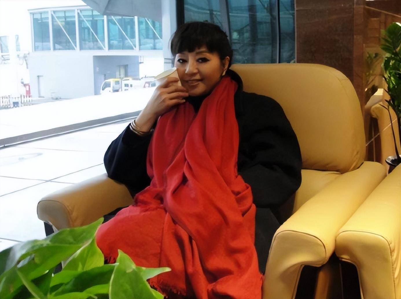 歌唱家殷秀梅:不顾家人反对嫁国外丈夫,我要追求幸福