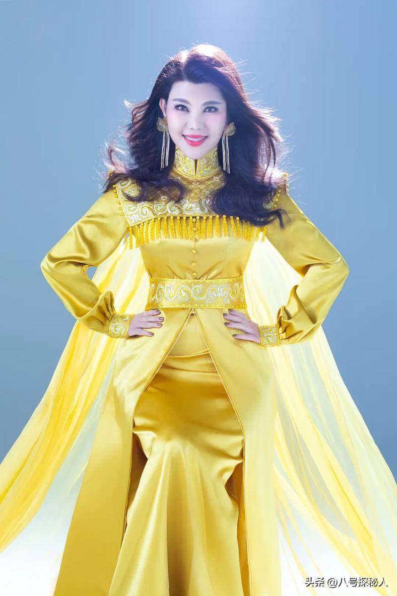 《套马杆》曾经是属于乌兰托娅的,但现在的归属权却是乌兰图雅的.