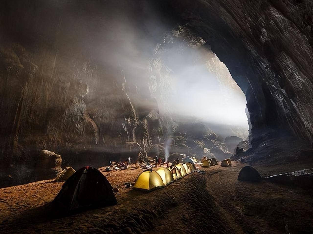 贵州大山里的一个山洞，住着20多户苗族人家，真实版的桃花源记(图6)