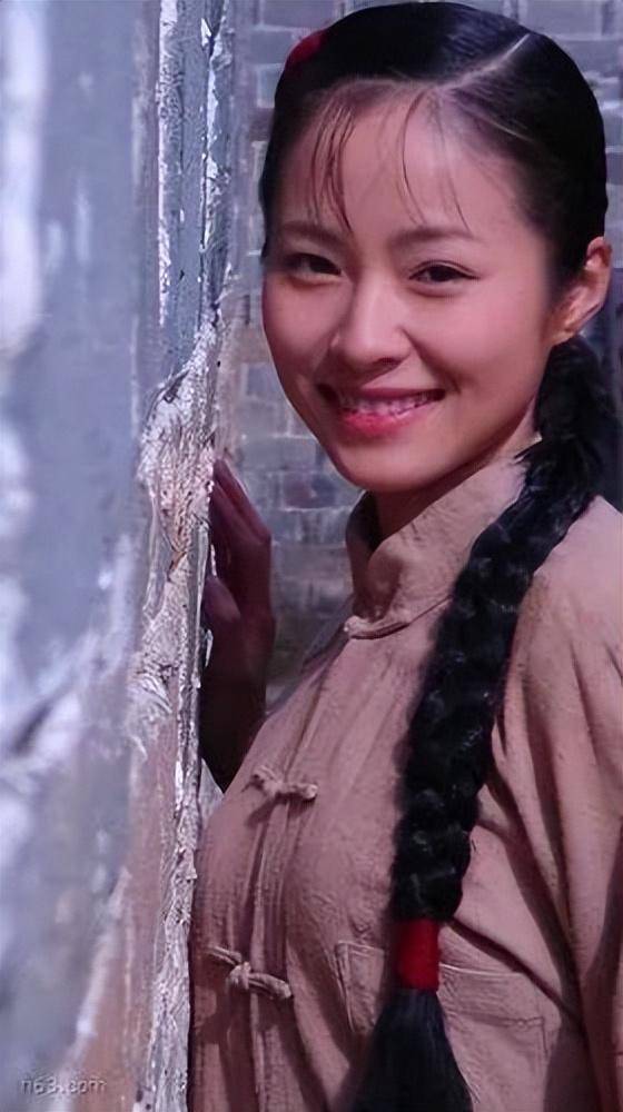 "玉女"江一燕的"黑红上位史",以及她"撩"过的那些男星_争议_豪门_罗红