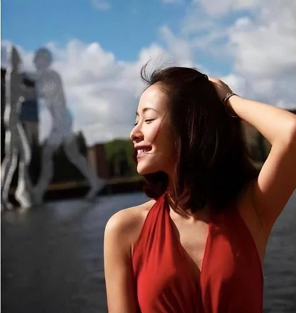 "玉女"江一燕的"黑红上位史",以及她"撩"过的那些男星_争议_豪门_罗红