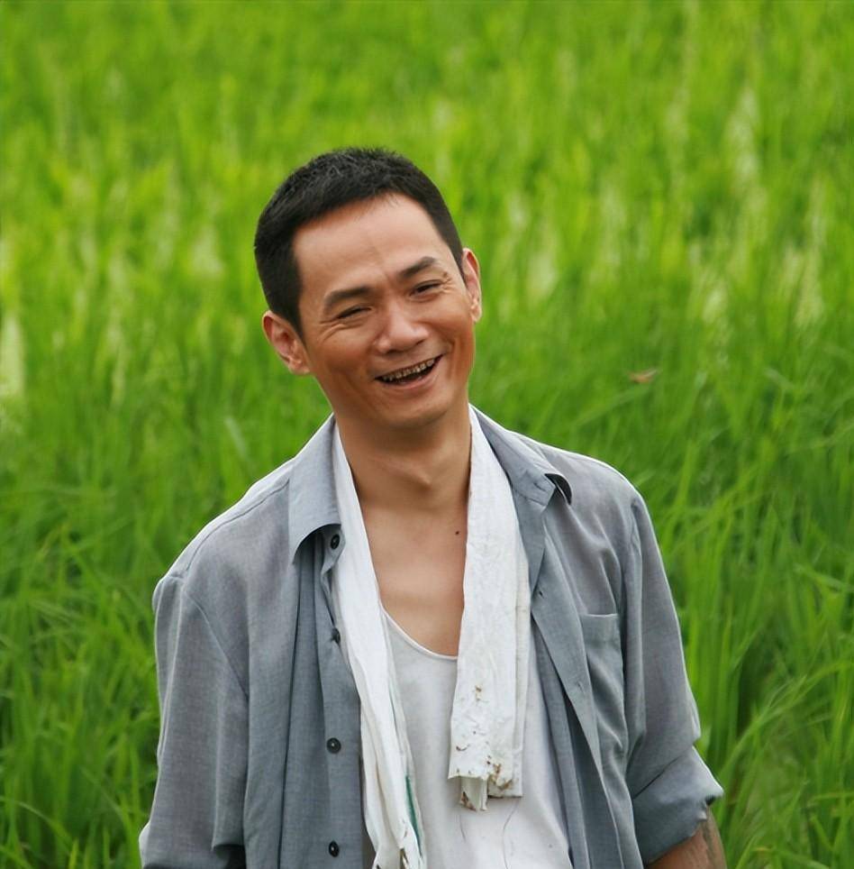 爱妻去世14年,葬礼上哭到昏厥发誓永不再娶的果靖霖,如今怎样了
