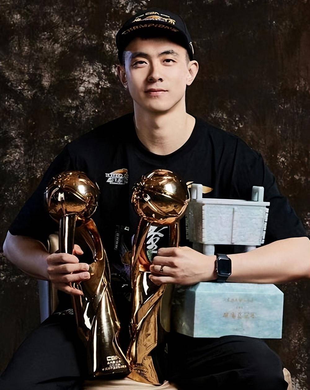 辽宁籍名帅接任上海主教练,赵继伟即将复出!