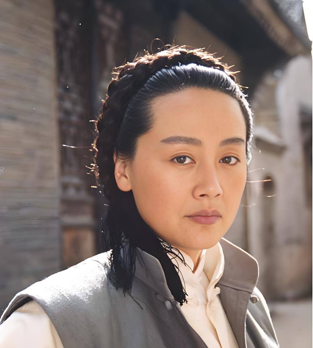 2004年,王姬主演32集电视剧《天下第一楼》,荣获第22届中国电视金鹰奖