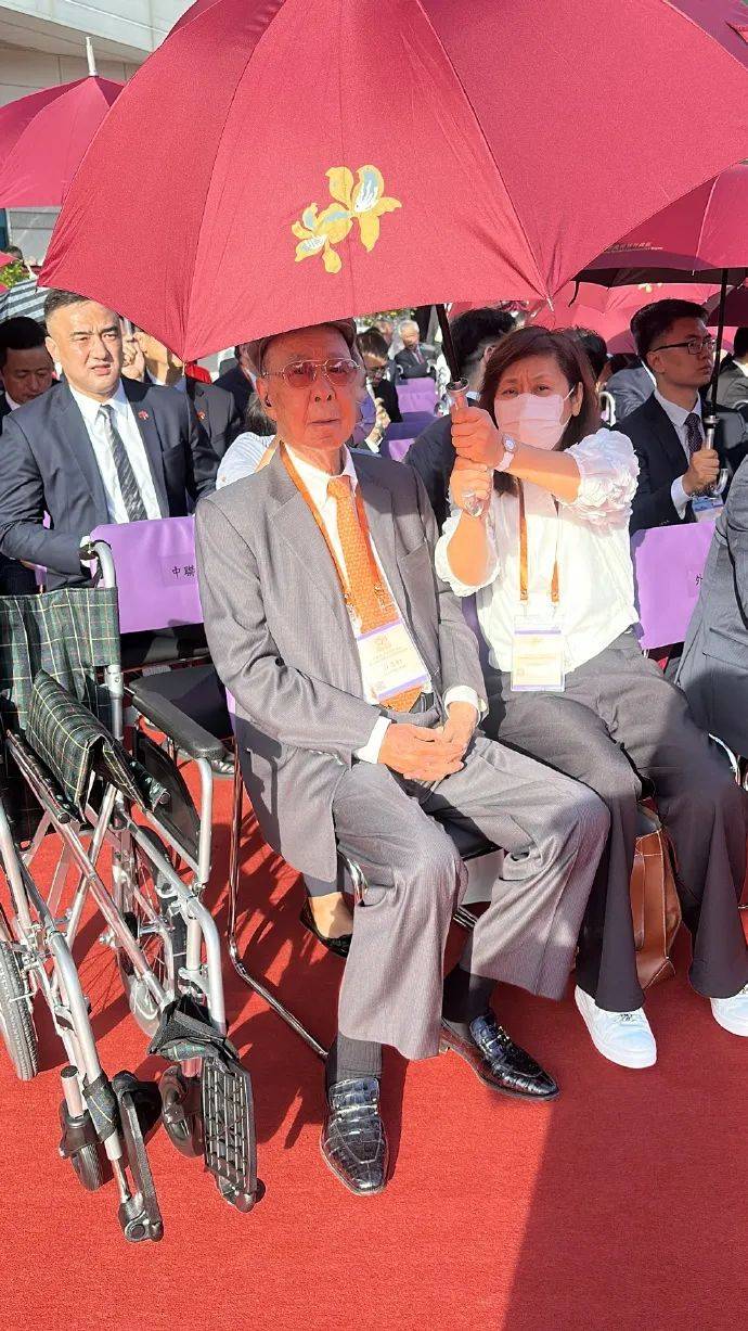 95岁新赌王吕志和逝世,曾奖励袁隆平2000万,是全红婵的忠实粉丝