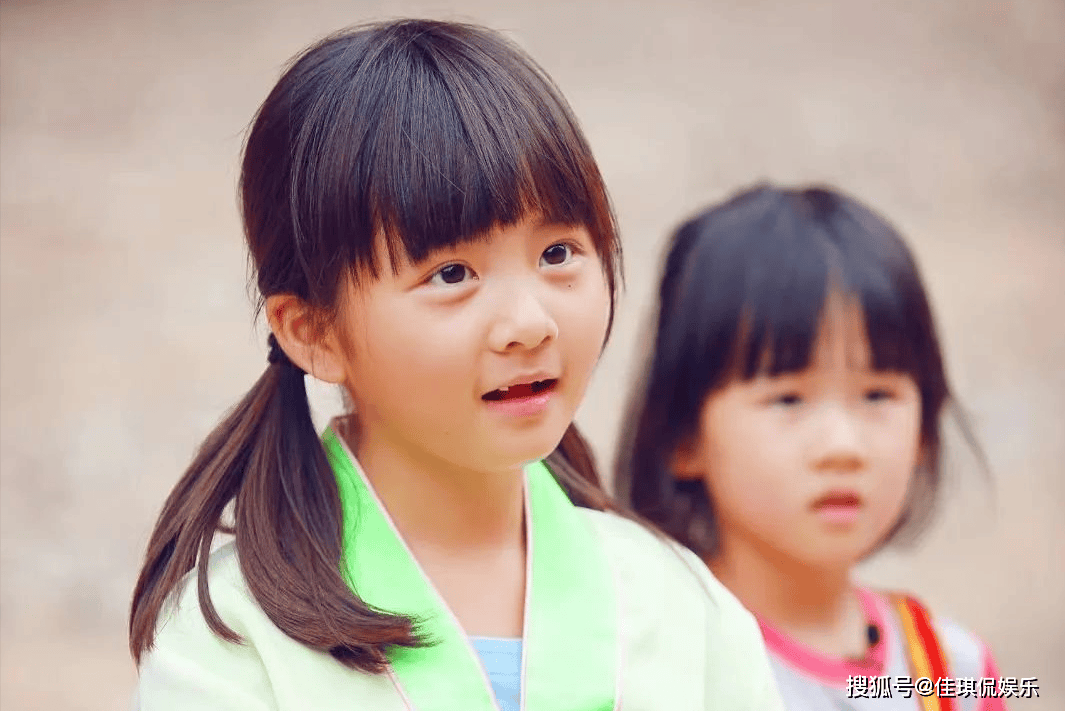 18岁黄多多成特朗普儿子同学,黄磊花千万培养女儿值不值