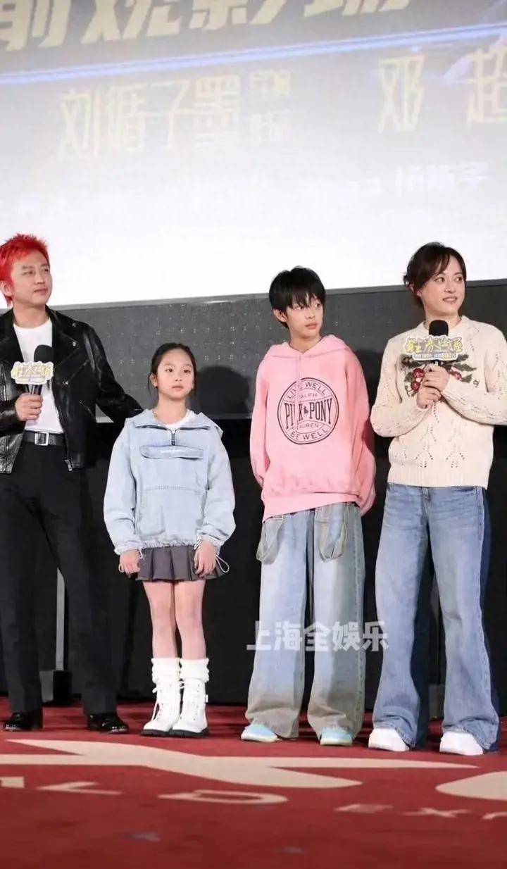 邓超孙俪一家四口同框,儿女颜值逆天,网友:一个像爸,一个像妈