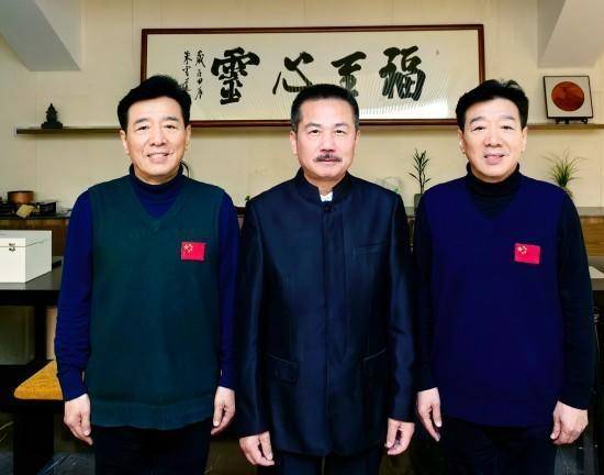 强大,包括中国乡土艺术协会党支部书记韩会军,副会长兼秘书长陈聪海