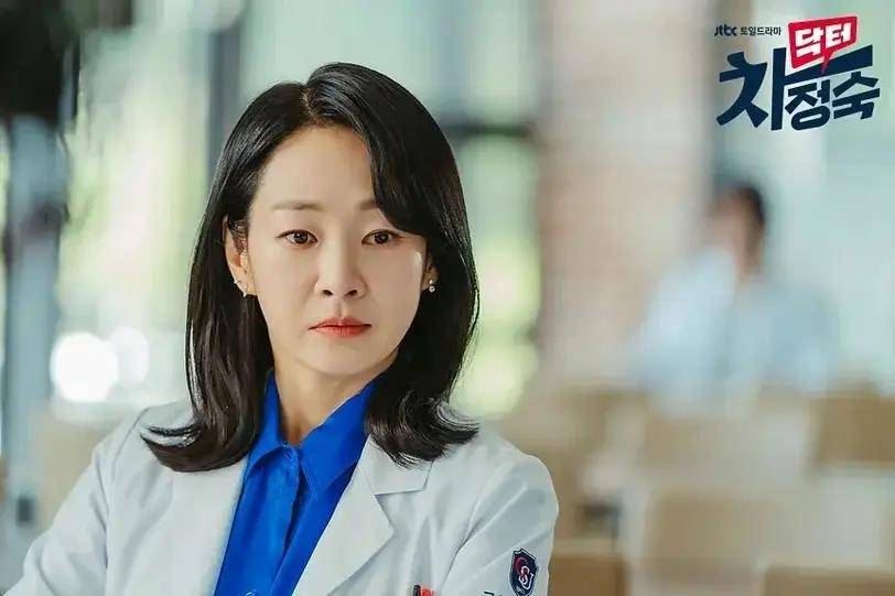 "初恋女神"曾被下令不准在外如厕,嫁人5个月就离,仍想要孩子_明世彬