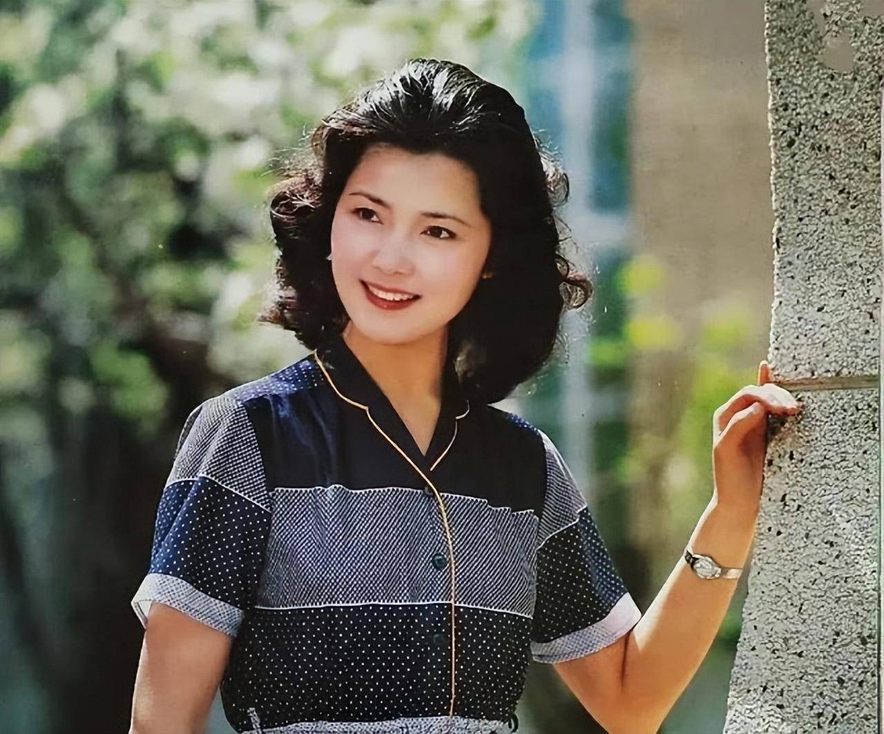 她凭借《红牡丹》走红,和丈夫恩爱48年,成就一段佳话