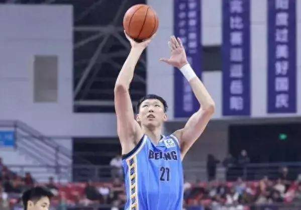 北京首钢花血本签下的周琦，如今却成了摆设，许利民表示无奈_球员_受伤_比赛