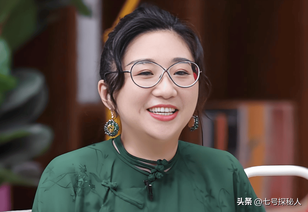 吃完老刘“红利”的傅首尔,离婚才10个月,又回到了她的“怪圈”_刘毅_节目_感情