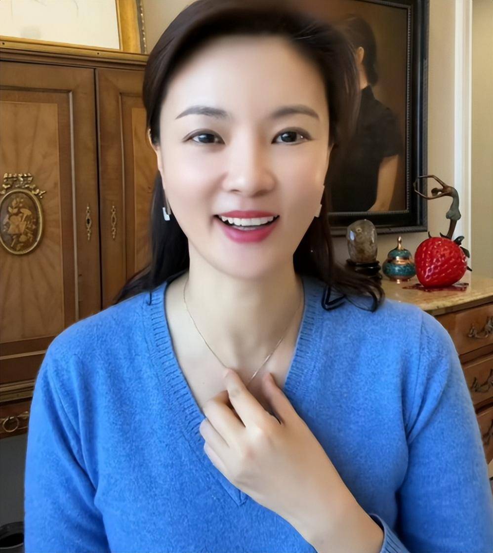 在一场饭局中,她邂逅了来自香港的富商刘希泳,二人的相识就此开启了一