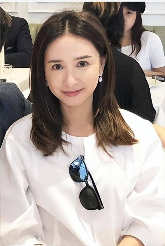 嫁百亿豪门,被老公独宠31年,53岁吴婉芳越活越年轻?