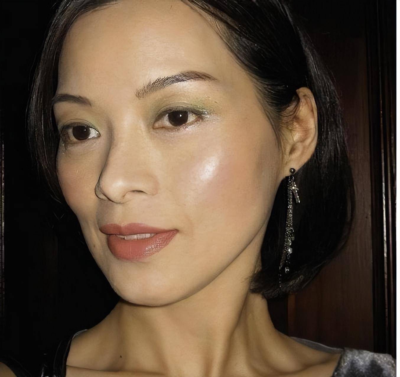 演员刘锦玲:性格很直惹非议,退圈移居美国却不如意,57岁仍单身