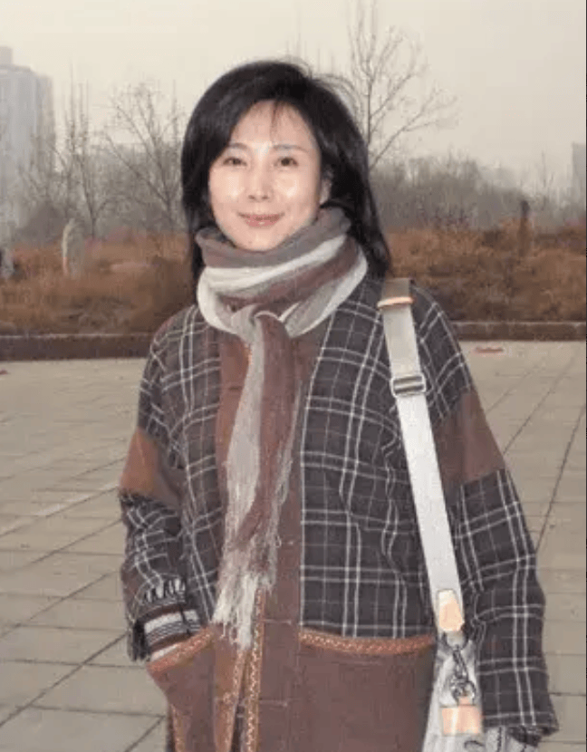 揪心!87版《红楼梦》薛宝钗演员张莉透露鸳鸯姐郑铮病重,才57岁