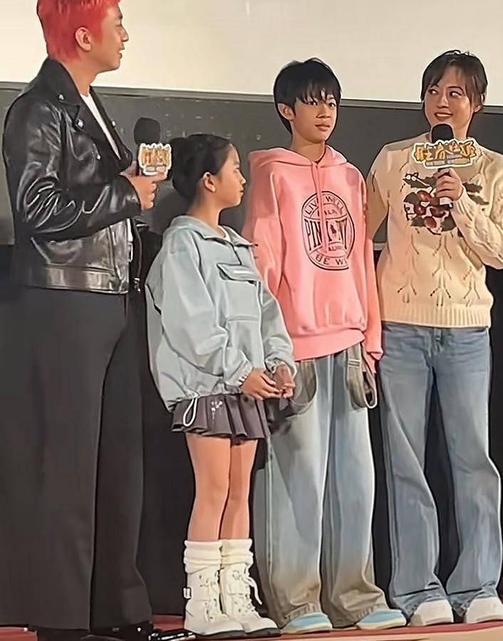 孙俪晒女儿舞蹈照,老母亲激动索吻画面温馨,10岁小花漂亮稳重
