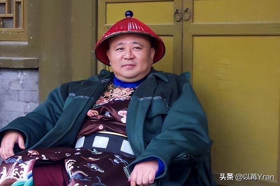 同年,《贫嘴张大民的幸福生活》让更多人认识了梁冠华.