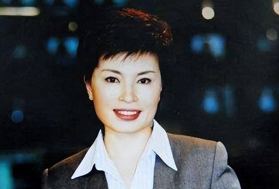 主持28年0失误,儿子坠楼仍不离岗,央视主播李瑞英后来咋样了