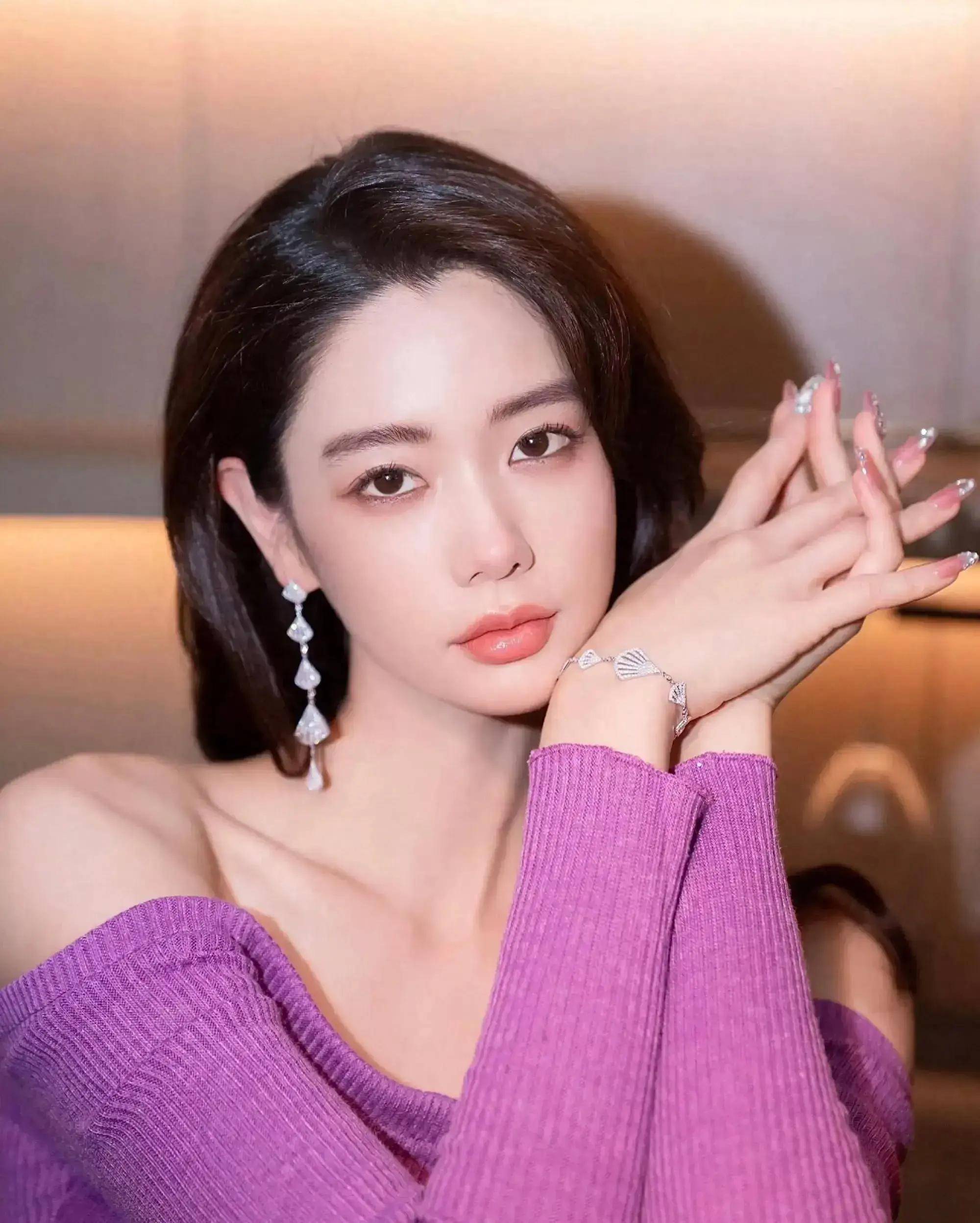 克拉拉这样的身材只应天上有美女身段果然养眼让人目不暇接