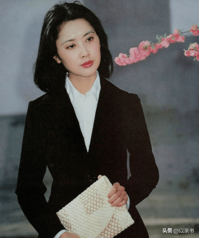 看到71岁朱琳老去的模样,才发现杨洁选的第一美女,果然名不虚传