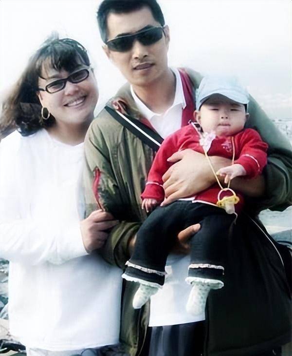 54岁李菁菁:三婚三离,老公一个比一个小,患癌后与女儿相互依靠