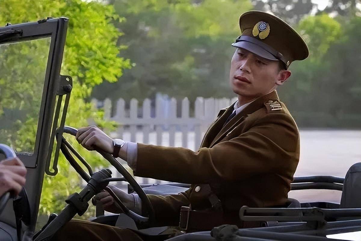 当男明星穿上军装,简直是帅得一塌糊涂,看到第一位就受不了了