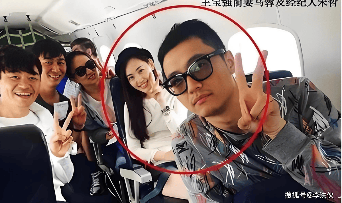 王宝强携冯清与好友聚餐,女方长发飘飘又霸气,甜蜜爱意藏不住