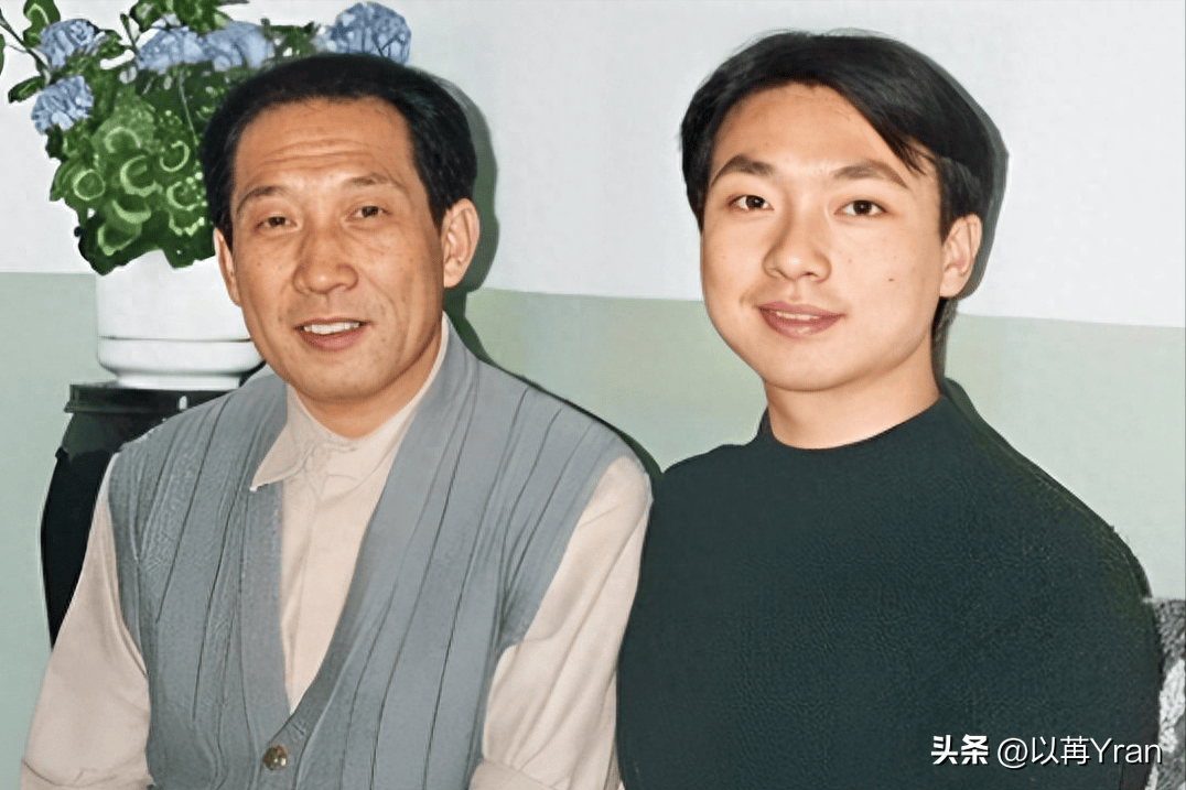 "央视一哥"康辉坚持丁克,19年后悔表示:如果重来,我会要孩子