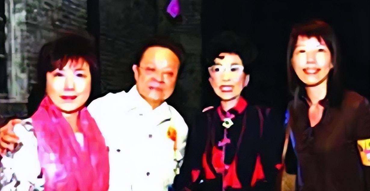 他是当代"韦小宝",4个老婆7个孩子,死后成龙,张学友亲自扶灵