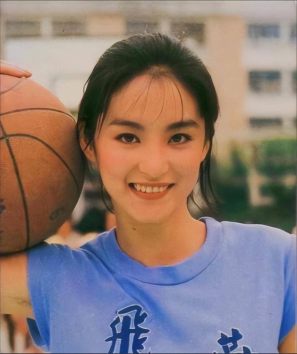 林青霞与亲姐河南相认,看到对方一贫如洗,为何最终没有相助成功