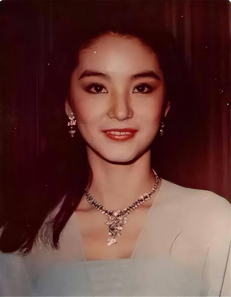 林青霞与亲姐河南相认,看到对方一贫如洗,为何最终没有相助成功