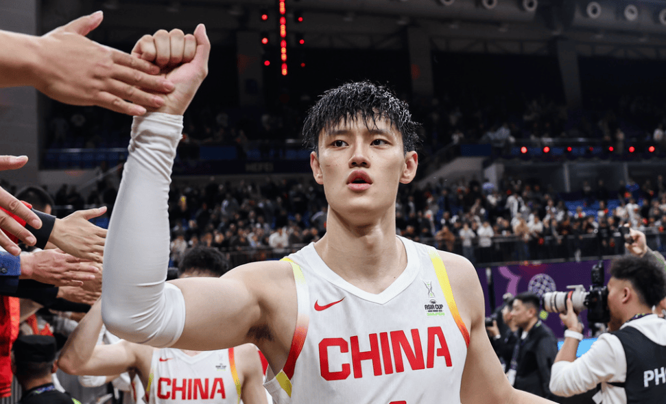 大胜48分！中国男篮终于得分破百，北京前锋展现活力