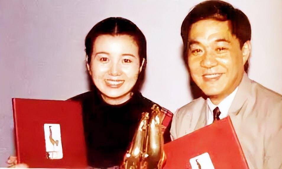 郑卫莉与赵君离婚21年:她带着儿子再嫁婚姻幸福,他60岁却仍单身
