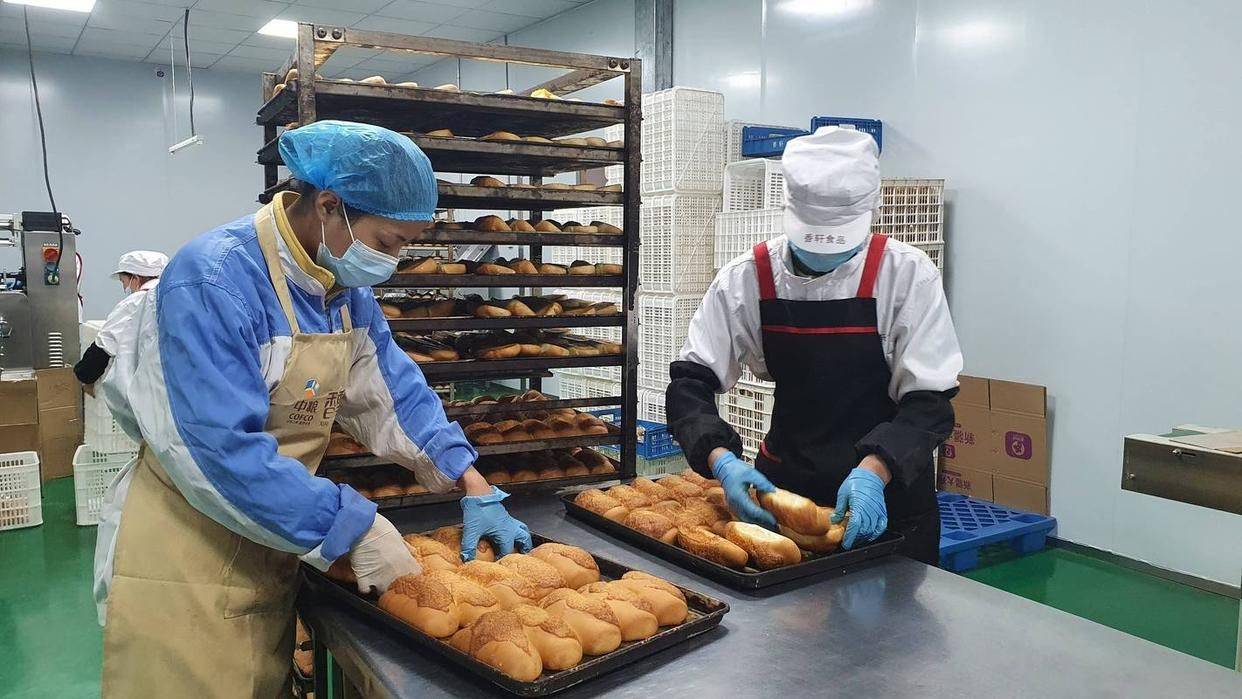 面包厂上班做什么工作呢?包吃住,环境卫生!