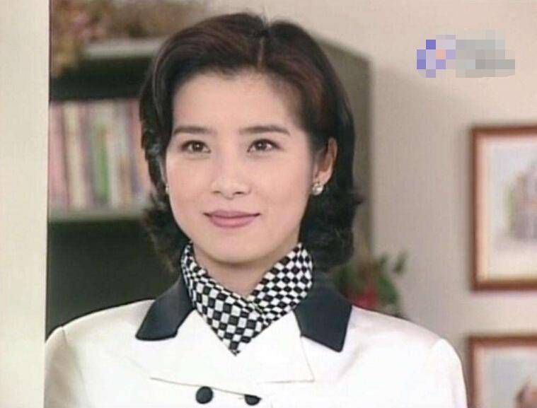 她是戏红人不红瑶女郎岳翎,与男友分手7年后演情侣,退圈后她很淡然!