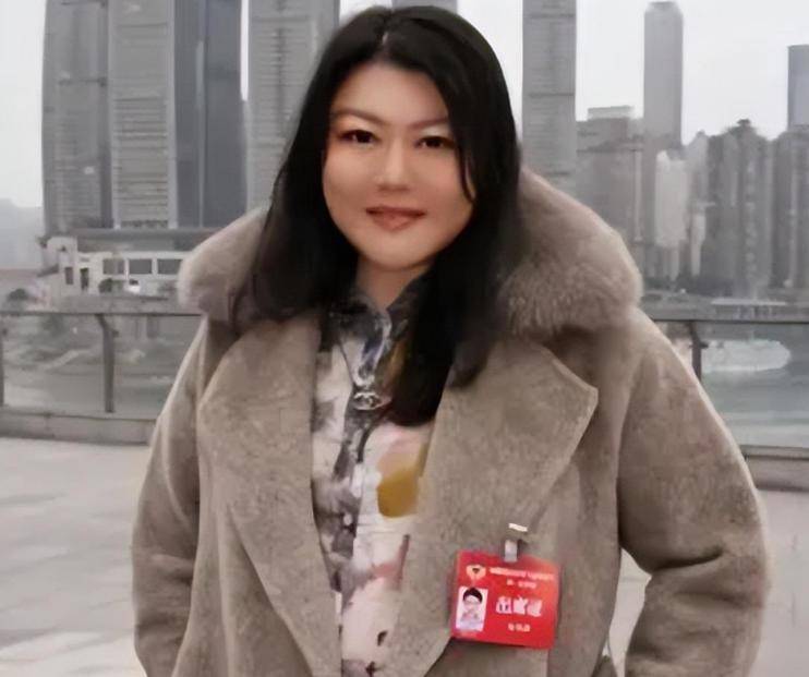 丁佩的女儿向咏恒图片