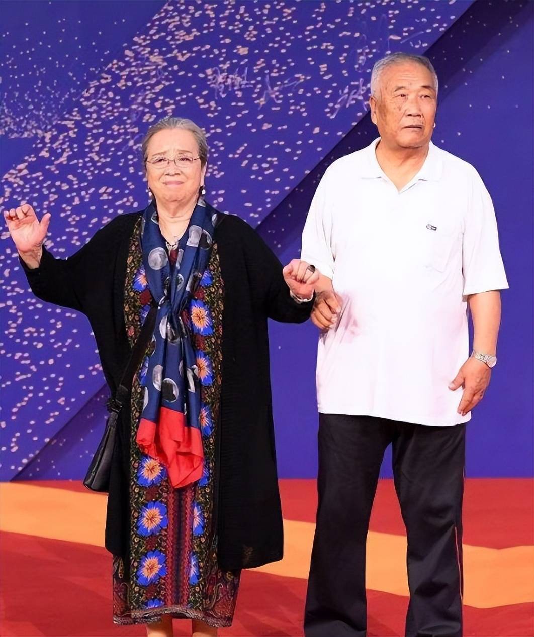 李明启:"容嬷嬷""王婆"害了她,老公和儿子很给力!