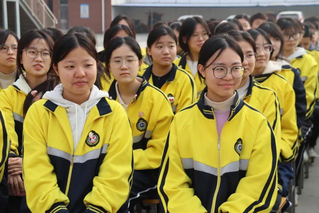 品味戏曲魅力传承国粹经典衡水市第十四中学组织开展戏曲进校园活动