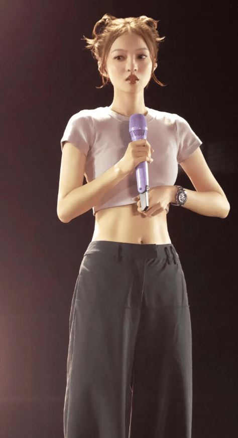 38岁张韶涵真敢穿,透视罩衣配短吊带,精致马甲线太迷人