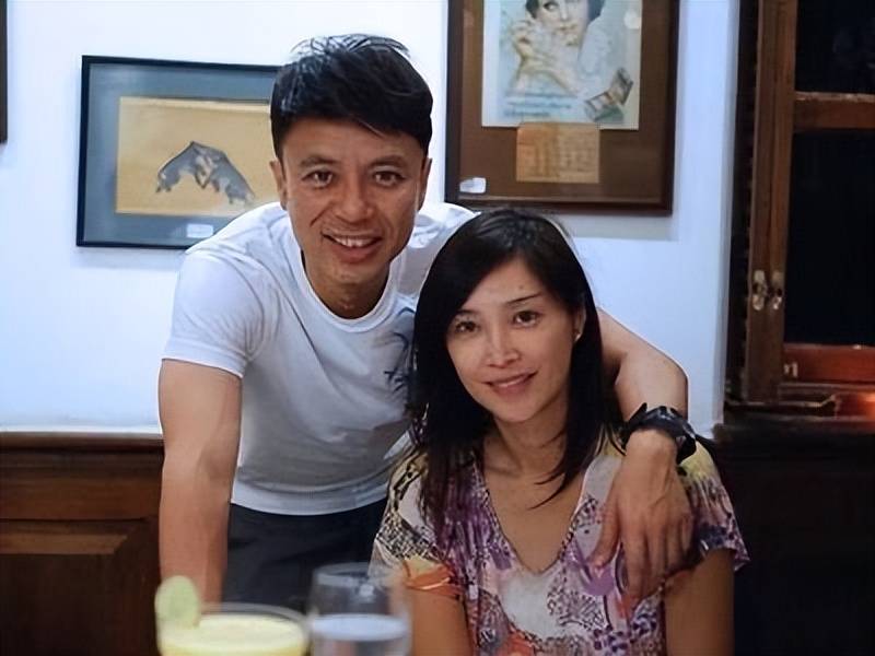李克勤:妻子是港姐冠军,刘德华给他当伴郎,两人恩爱走过28年