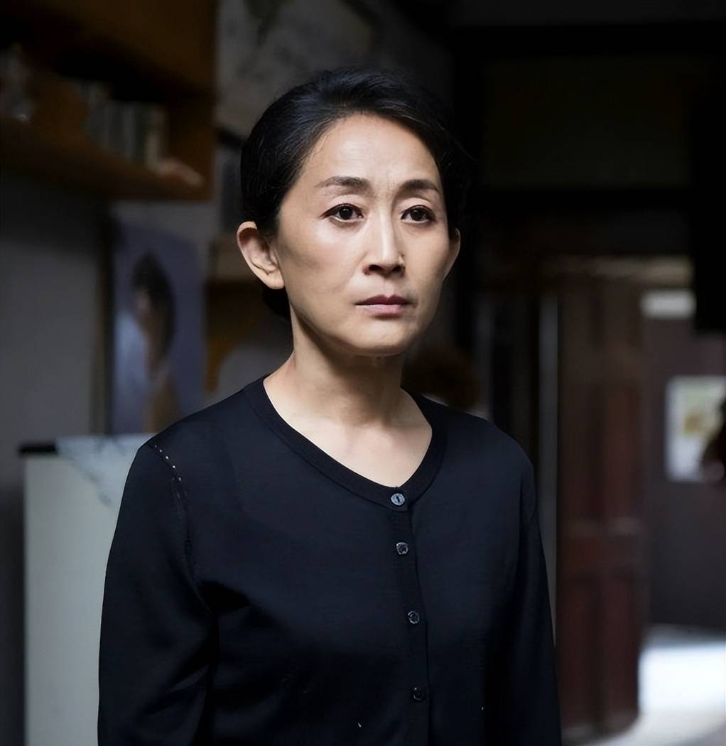 59岁女演员陈瑾:有名有钱却不结婚不生子,与单身的哥哥有个约定