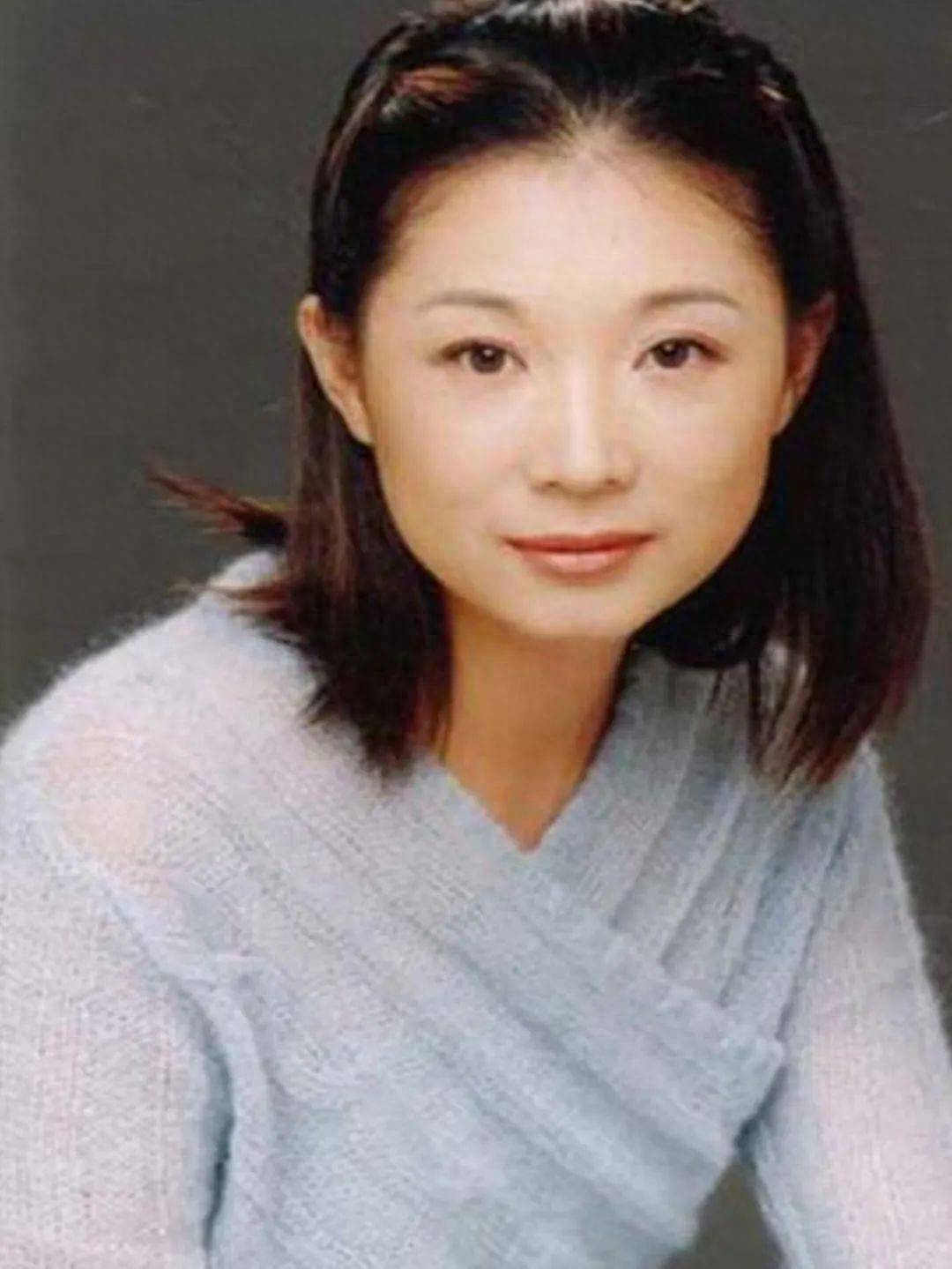 从主持到最强经纪人 她带儿子改嫁小6岁张译 18年后依旧恩爱_钱琳琳