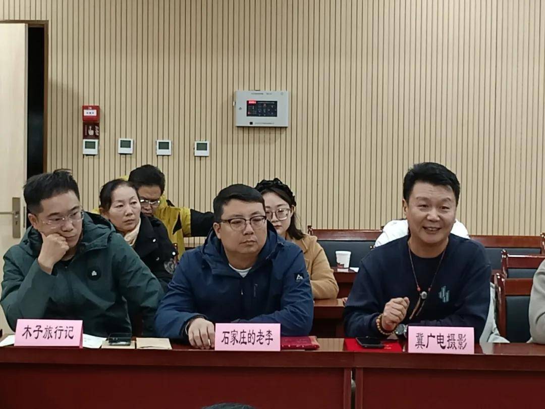 他们表示,非常感谢正定县委,县政府对自媒体工作的支持,感谢县委网信